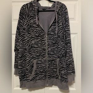 5x Torrid Black and Slate Gray Zebra print hoodie 
Split Kangaroo Pockets